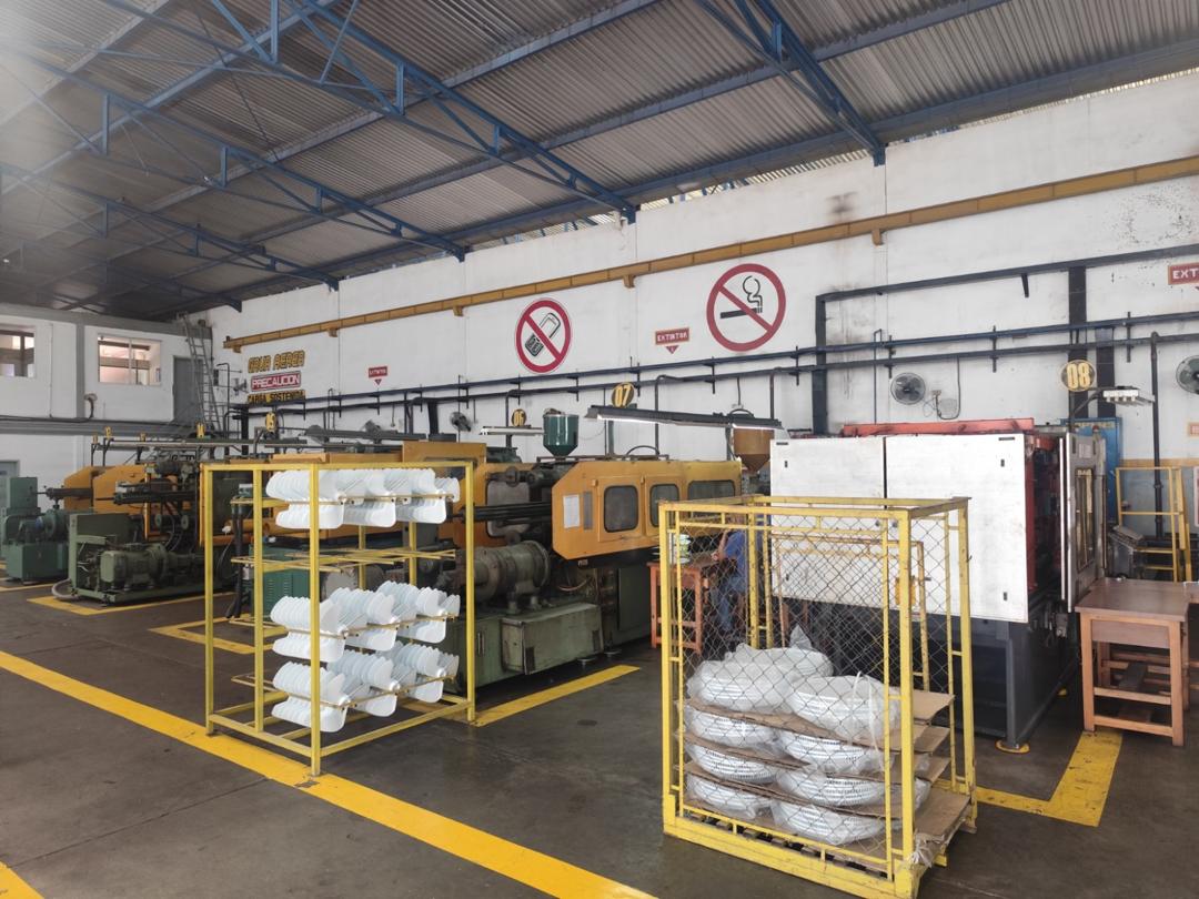 Área de inyección de plástico INELEC
